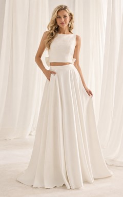 Vestido de gasa de corte A con escote barco y espalda ladeada de dos piezas