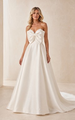 Robe de mariée élégante de coupe trapèze pour une cérémonie formelle