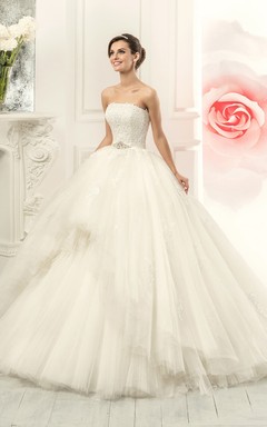 Ball Gown Floor-Length Strapless Sleeveless Corset-Back Tulle Dress With Appliques And Waist Jewellery