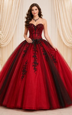 Robe de bal de princesse rouge et noire de luxe, bustier cœur brodé, ornée de broderies, pour quinceañera.