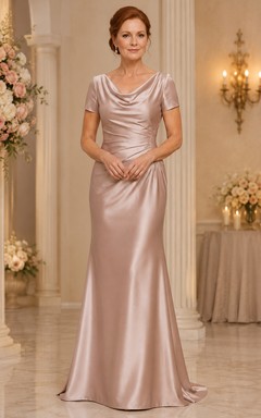 Rosafarbenes, figurbetontes Mutterkleid aus Satin mit Wasserfallausschnitt und kurzen Ärmeln