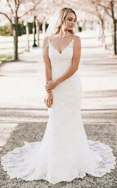 Robe de mariée bohème en dentelle, col V, coupe sirène fourreau, traîne, sans manches
