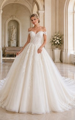 Robe de mariée classique en dentelle et tulle, épaules dénudées, manches courtes, traîne cathédrale, applications florales, fermeture éclair au dos