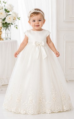 Robe de baptême pour bébé, coupe trapèze, manches courtes, tulle et dentelle, longueur au sol, avec ceinture à nœud, blanche