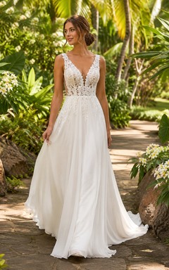Robe de mariée bohème en mousseline de soie à décolleté plongeant et dentelle, coupe trapèze, style champêtre, pour un mariage de destination.