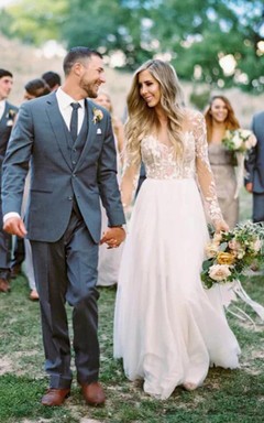 Vestido de novia de gasa con mangas largas y escote en la espalda.