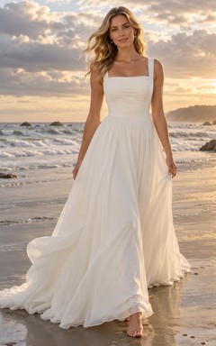 Schlichtes Strandhochzeitskleid mit eckigem Ausschnitt, gerafftem Oberteil und A-Linien-Schleppe aus Georgette.