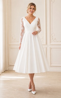 Robe de mariée en satin et dentelle, manches longues, col en V, dos nu en V, fermeture éclair.