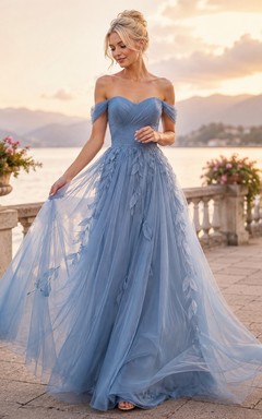 Vestido de noche de gala con volantes y escote Bardot de tul azul cielo