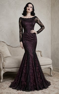 Vintage Pflaumenfarbenes, schulterfreies, langes Meerjungfrauen-Kleid mit Schleppe und Spitze aus Spitze im Gothic-Stil