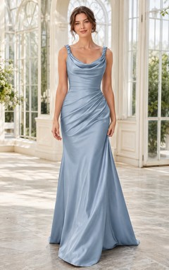 Robe de mariée fourreau en satin bleu acier à col bénitier et fines bretelles spaghetti