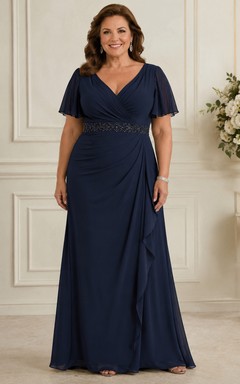 Robe de maman grande taille en mousseline de soie à manches courtes, col en V et coupe trapèze, ornée de fronces