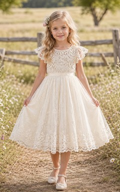 Romantisches Boho-Kleid aus Häkelspitze und Tüll mit Teelänge, Blütenblattärmeln und ländlichem Garten-Flair