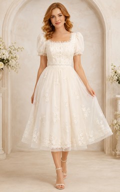 Romantisches, eckiges Spitzenkleid mit Puffärmeln, A-Linie und Teelänge für standesamtliche Trauungen
