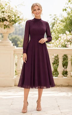 Robe midi plissée prune à col montant et manches transparentes