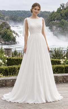 Vestido de novia romántico de corte A en gasa satinada con escote barco, sin mangas y cola fruncida