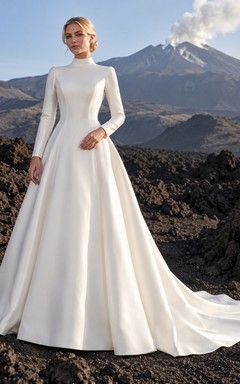 Vestido de novia sencillo, modesto, de corte A, de satén, con cuello alto, manga larga y cola.