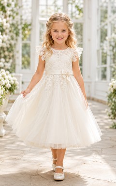 Blumenmädchenkleid aus elfenbeinfarbener Spitze und Tüll, A-Linie, kurze Ärmel, Rundhalsausschnitt, Teelänge, Schärpendetails