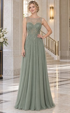 Vestido largo de dama de honor vintage color verde salvia, corte A, estilo barco, sin mangas, con escote ilusión, escote corazón y detalles de cuentas.