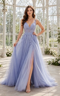 Robe de mariée trapèze en tulle lavande, décolleté plongeant en V, fente en dentelle