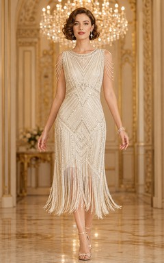 Vestido de tubo sin mangas con lentejuelas y flecos, estilo art déco, color champán.