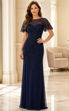 Elegantes, bodenlanges Meerjungfrauenkleid aus Illusionsspitze in Dunkelblau mit V-Ausschnitt und kurzen Ärmeln – luxuriös und elegant für formelle Anlässe.