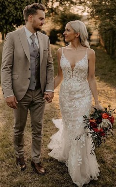 Meerjungfrauen-Brautkleid im Landhausstil aus Tüll mit Spaghetti-Spitzenapplikationen und kleiner Schleppe
