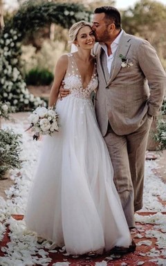V-neck Sleeveless Tulle A-line Pleated Country Beach Wedding Dress with Lace Top
