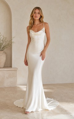 Brautkleid aus Satin im Meerjungfrauenstil mit Spaghettiträgern und Schleppe