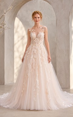 Robe de mariée de style chapelle, bustier cœur sans manches, tulle fleuri, coupe trapèze, décolleté en V profond, style A.