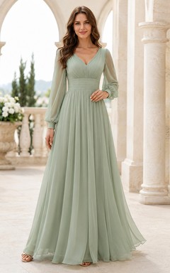 Celadonfarbenes Chiffon-Brautjungfernkleid mit V-Ausschnitt, Poetenärmeln und tiefem V-Ausschnitt am Rücken sowie Reißverschluss