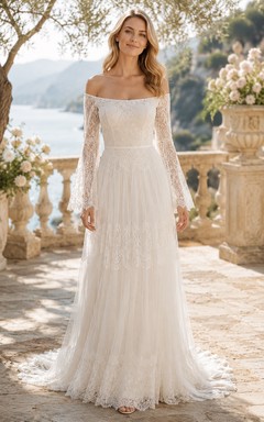 Robe de mariée ivoire à épaules dénudées, manches longues et dentelle à volants