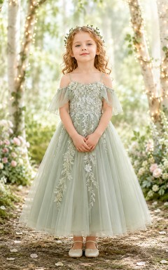 Vestido de niña de las flores color verde salvia, encaje y tul, corte en A, escote redondo, largo midi, apliques florales.