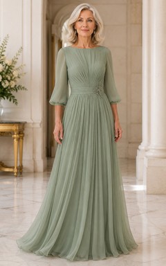 Salbeigrünes, plissiertes Chiffon-Mutterkleid mit 3/4-Glockenärmeln