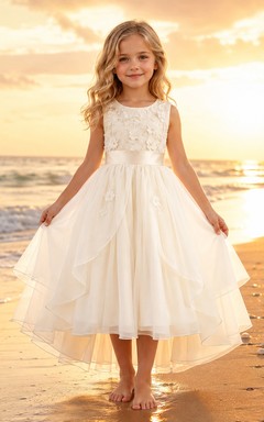 Vestido de niña de las flores, color marfil, encaje, tul, corte en A, cuello joya, largo hasta la rodilla.
