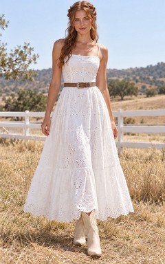 Robe d'été occidentale mi-longue à fines bretelles et dentelle ajourée