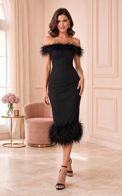 Robe de cocktail élégante noire moulante en satin stretch à plumes, épaules dénudées, longueur thé