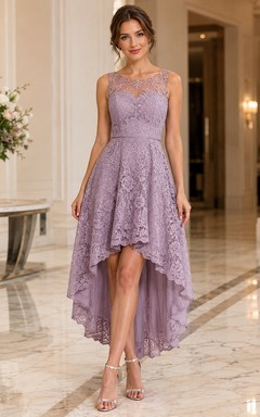 Robe d'invitée romantique en dentelle lavande, coupe trapèze, décolleté carré asymétrique, sans manches