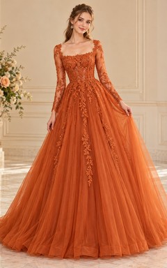 Robe de bal orange brûlé à col carré et manches longues en dentelle