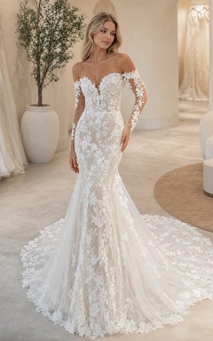 Vestido de novia elegante de encaje estilo sirena con mangas largas, escote de hombros descubiertos y efecto ilusión.