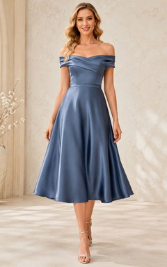 Schieferblaues, schulterfreies, herzförmiges, plissiertes Vintage-Teekleid aus Satin
