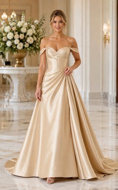 Champagnerfarbenes, schulterfreies, drapiertes A-Linien-Abendkleid aus Satin mit bodenlanger Schleppe und Schleppe