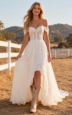 Robe de mariée de maternité à manches longues entièrement en dentelle, coupe trapèze, style jardin, avec traîne courte.