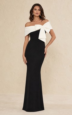 Elegante vestido de noche formal largo hasta el suelo, negro y blanco, con escote Bardot y corte recto.