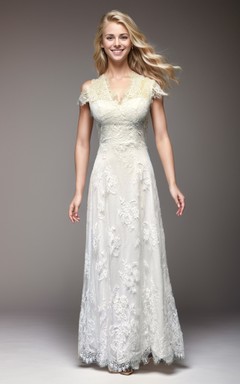 Vestido de novia ajustado con gorro de encaje vintage color marfil