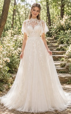 Robe de mariée bohème longue en tulle et dentelle, col montant illusion, manches courtes, coupe trapèze, style bateau, inspirée des bois