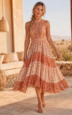 Vestido largo hasta los tobillos de gasa color óxido con escote en V y mangas cortas con volantes, estampado floral y cuello en V.