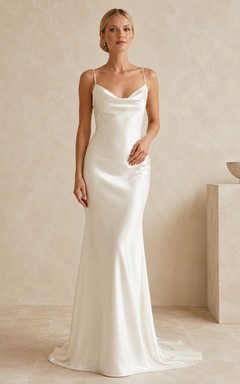 Vestido de novia sencillo moderno de satén blanco con escote drapeado