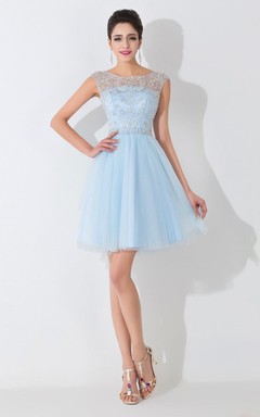 Robe de cocktail courte sans manches à effet illusion glamour ornée de cristaux