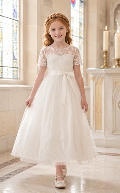 Robe de Première Communion en dentelle et tulle à manches courtes illusion bateau, coupe trapèze